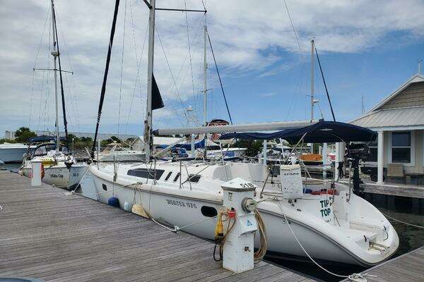 Photo of the 1998 Hunter 376 "Tip Top"