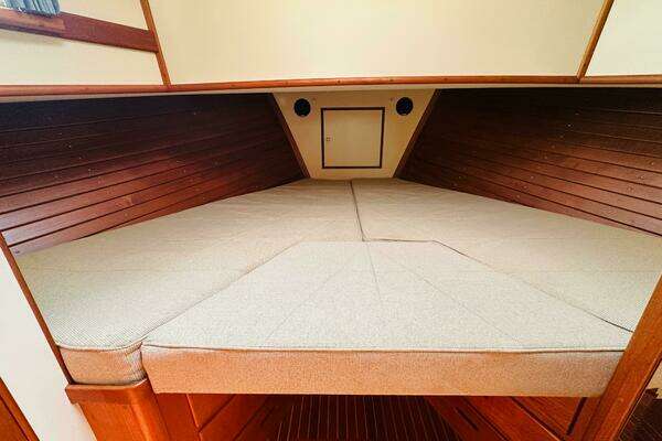 Grand Banks 49 Classic Yacht For Sale