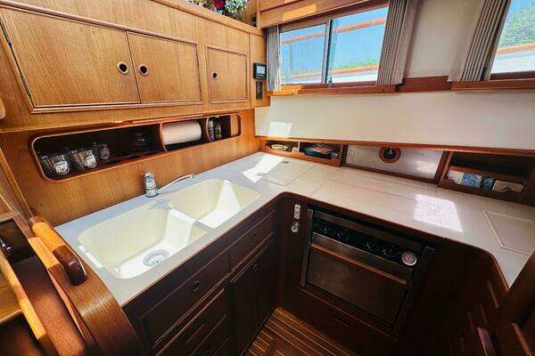 Grand Banks 49 Classic Yacht For Sale