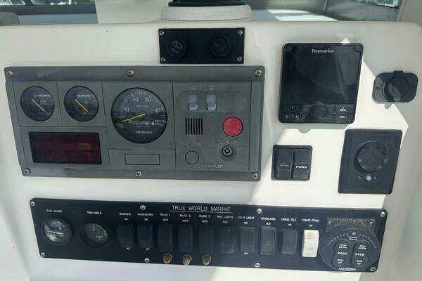 Photo of the 2003 True World Marine TE 288 "Fishin' Fever II"