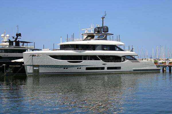 113-ft-Benetti-2025-Oasis 34m-Y-Imperia Italy yacht for sale