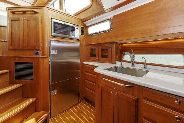 Sabre 48 Fly Bridge Yacht For Sale