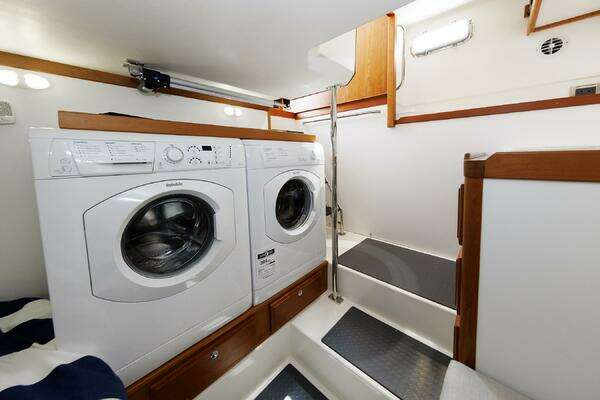 Sabre 48 Fly Bridge Yacht For Sale