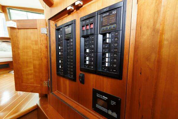 Sabre 48 Fly Bridge Yacht For Sale