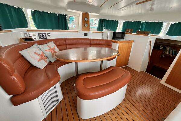 Lagoon 380 Yacht For Sale
