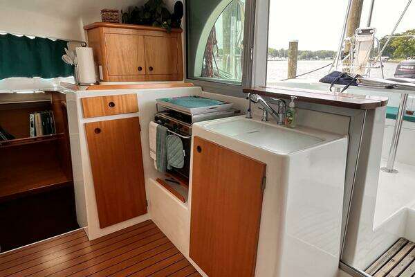 Lagoon 380 Yacht For Sale