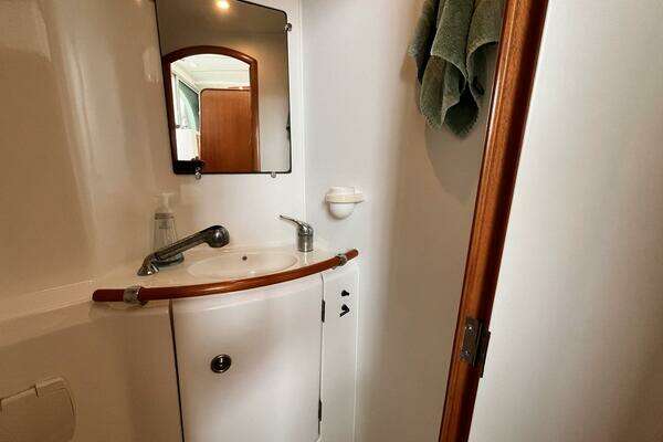 Lagoon 380 Yacht For Sale