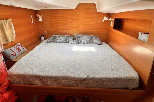 Lagoon 380 Yacht For Sale