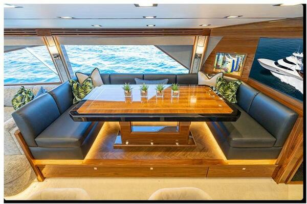 90 Viking Sky Bridge Dinette