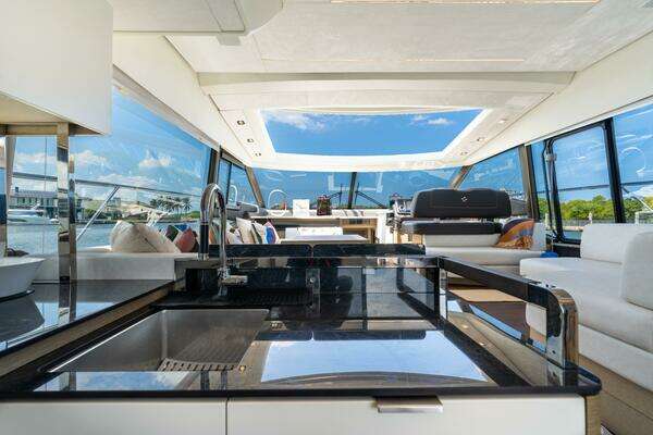 Prestige 590S Yacht For Sale