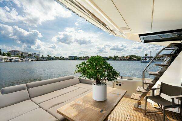 Prestige 590S Yacht For Sale