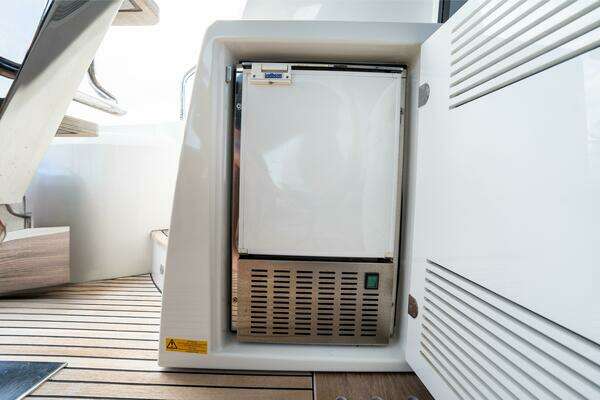 Prestige 590S Yacht For Sale