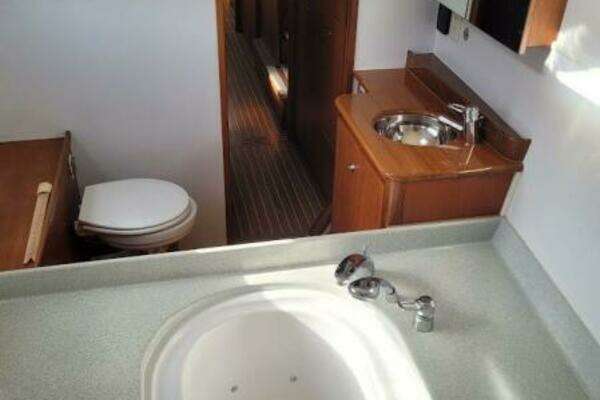 Lagoon 570 Yacht For Sale