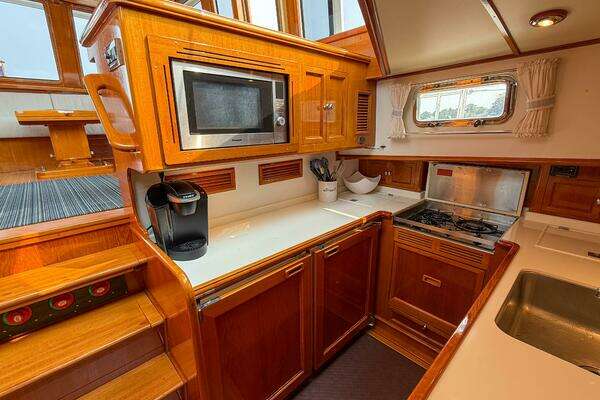 Grand Banks 49 Eastbay SX Yacht For Sale