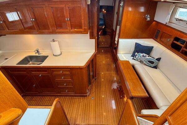 Grand Banks 49 Eastbay SX Yacht For Sale