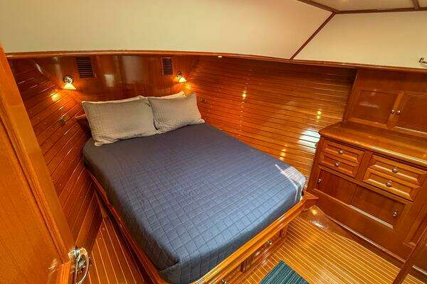 Grand Banks 49 Eastbay SX Yacht For Sale