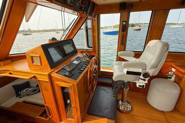 Grand Banks 49 Eastbay SX Yacht For Sale