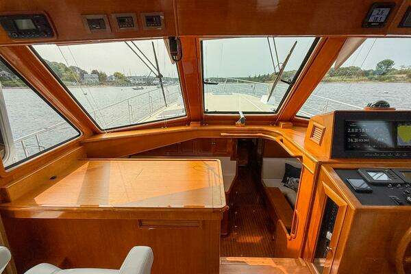 Grand Banks 49 Eastbay SX Yacht For Sale