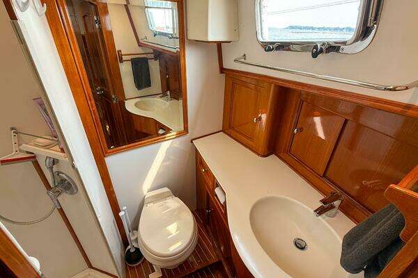 Grand Banks 49 Eastbay SX Yacht For Sale