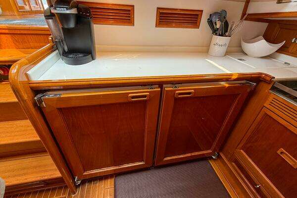 Grand Banks 49 Eastbay SX Yacht For Sale