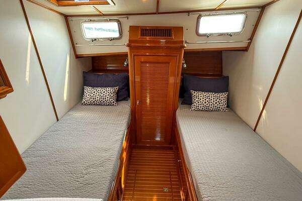 Grand Banks 49 Eastbay SX Yacht For Sale