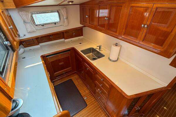 Grand Banks 49 Eastbay SX Yacht For Sale