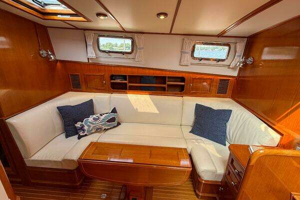 Grand Banks 49 Eastbay SX Yacht For Sale
