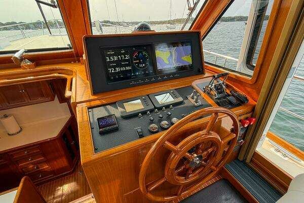 Grand Banks 49 Eastbay SX Yacht For Sale