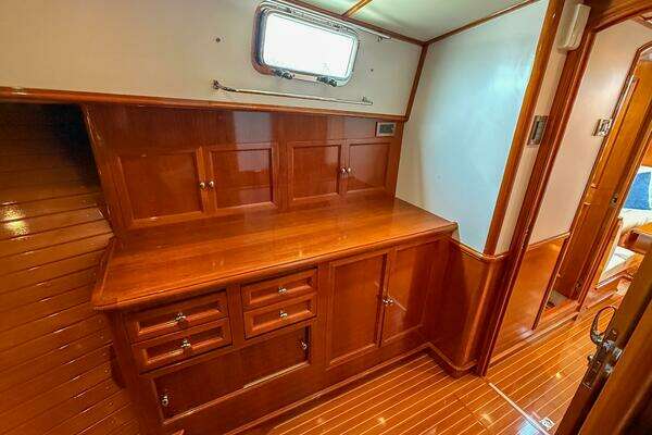 Grand Banks 49 Eastbay SX Yacht For Sale