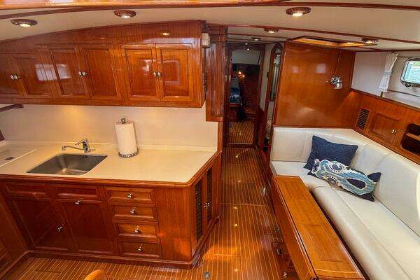 Grand Banks 49 Eastbay SX Yacht For Sale