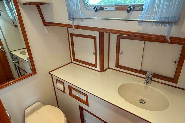 Grand Banks 49 Eastbay SX Yacht For Sale