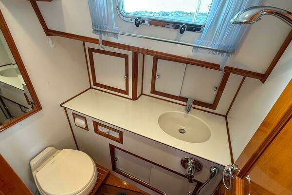 Grand Banks 49 Eastbay SX Yacht For Sale