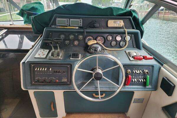 Photo of the 1987 Sea Ray 