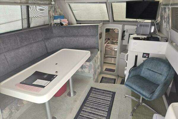 Photo of the 1994 Cruisers Yachts 3380