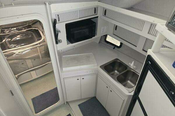 Photo of the 1994 Cruisers Yachts 3380
