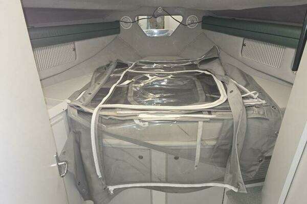 Photo of the 1994 Cruisers Yachts 3380