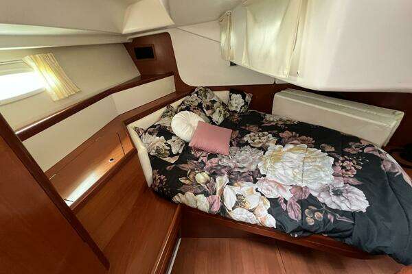 Beneteau Oceanis Yacht For Sale