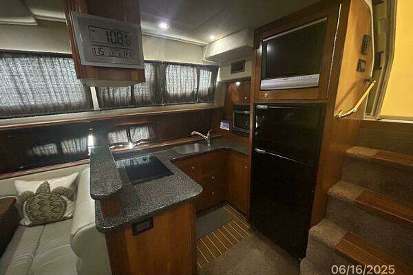 Cruisers Yachts 415 Express Yacht For Sale