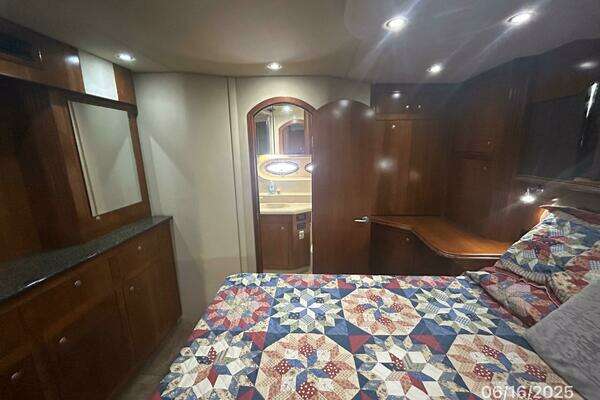 Cruisers Yachts 415 Express Yacht For Sale