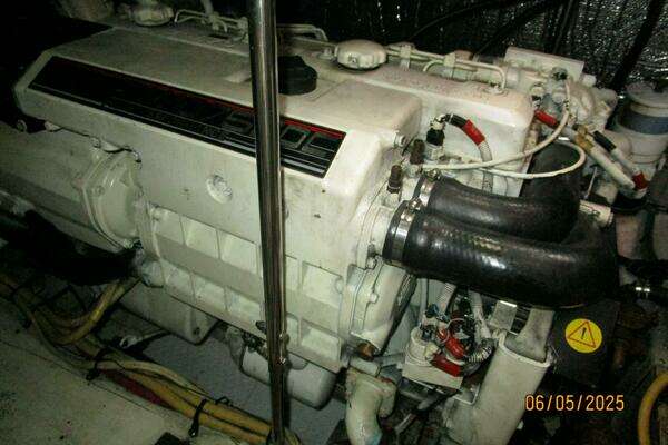 Cruisers Yachts 415 Express Yacht For Sale