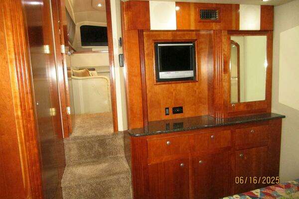 Cruisers Yachts 415 Express Yacht For Sale
