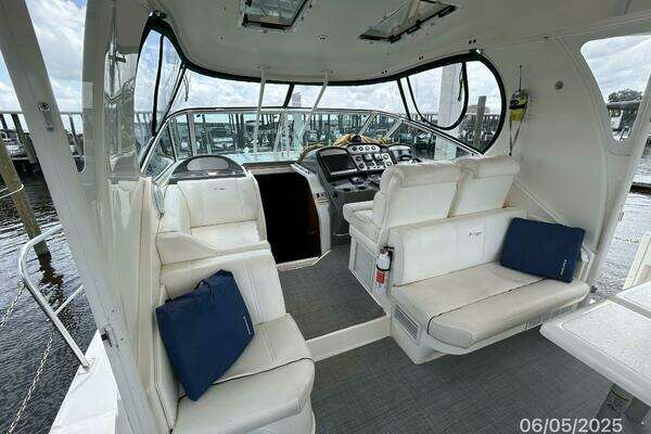 Cruisers Yachts 415 Express Yacht For Sale