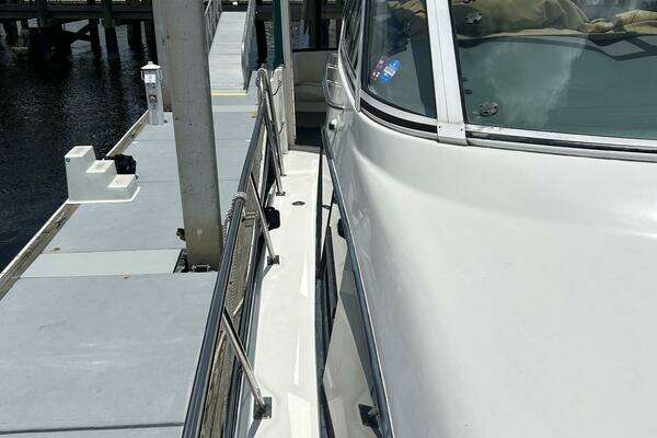 Cruisers Yachts 415 Express Yacht For Sale