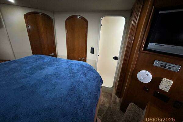 Cruisers Yachts 415 Express Yacht For Sale