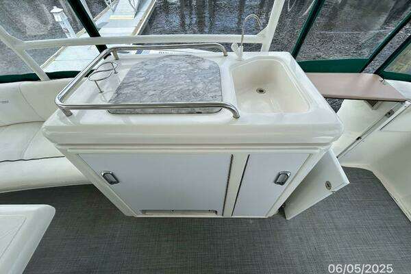 Cruisers Yachts 415 Express Yacht For Sale