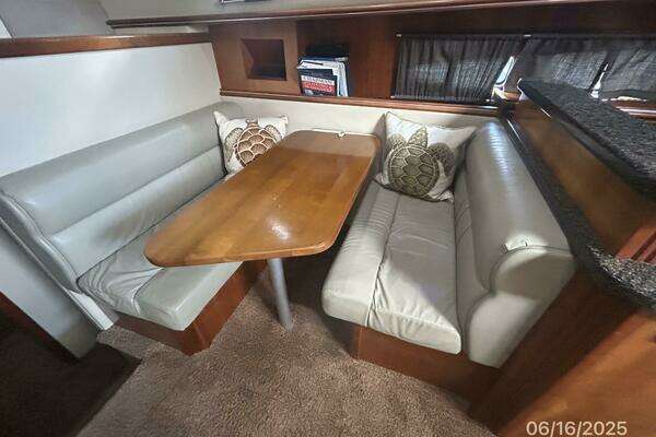 Cruisers Yachts 415 Express Yacht For Sale