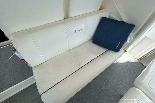 Cruisers Yachts 415 Express Yacht For Sale