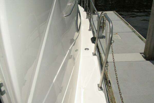 Cruisers Yachts 415 Express Yacht For Sale