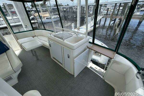 Cruisers Yachts 415 Express Yacht For Sale