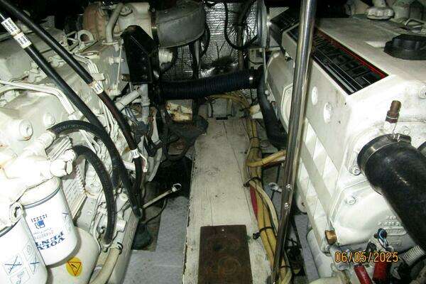 Cruisers Yachts 415 Express Yacht For Sale